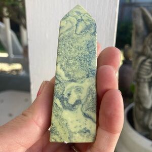 Serpentine Green and Cream Stone Obelisk
